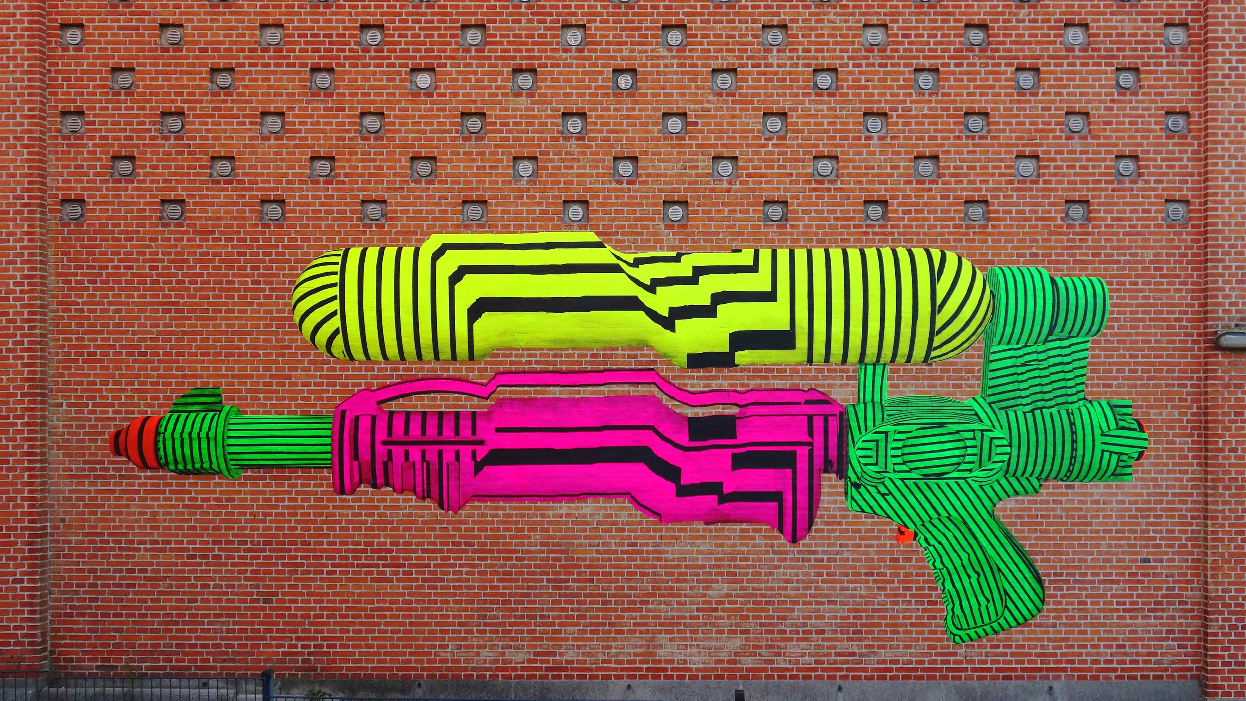 'Water gun' 2020. Adhesive foil and duct tape on wall. Klister kunst festival, Køge